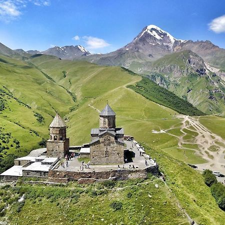 Ineza's Guest House Kazbegi Exterior foto