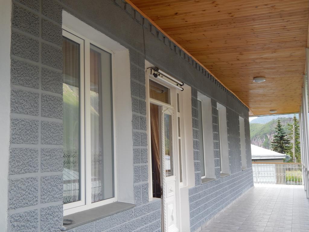 Ineza's Guest House Kazbegi Exterior foto
